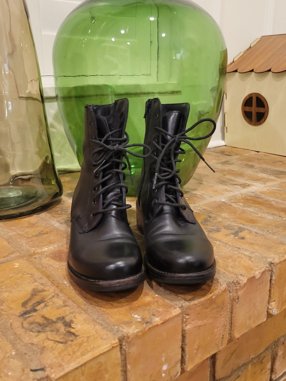 La CANADIENNE Black Leather Lace-Up Ankle Boots